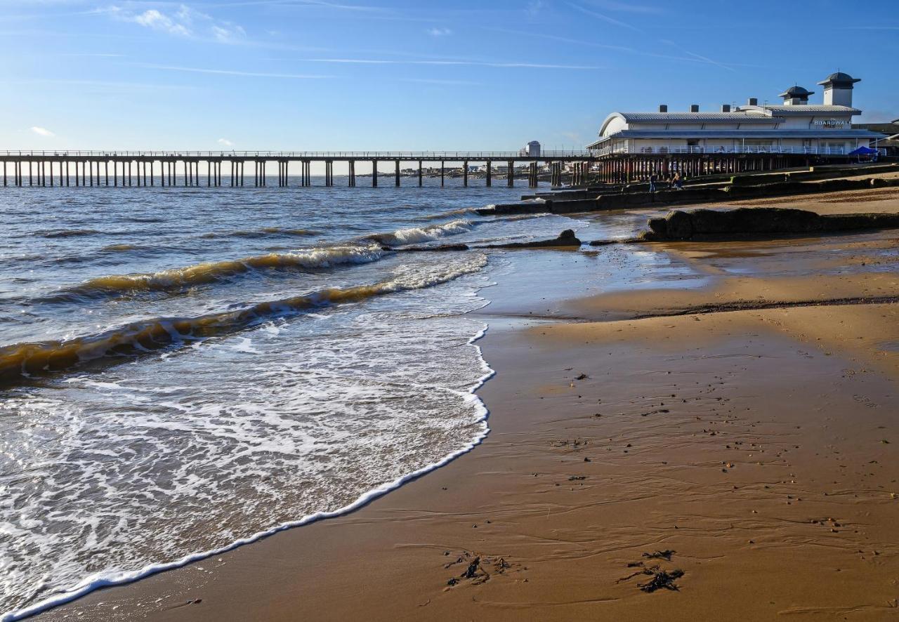 Luxury Lodge At Suffolk Sands Holiday Park Ref 45009Mv Felixstowe Exterior foto