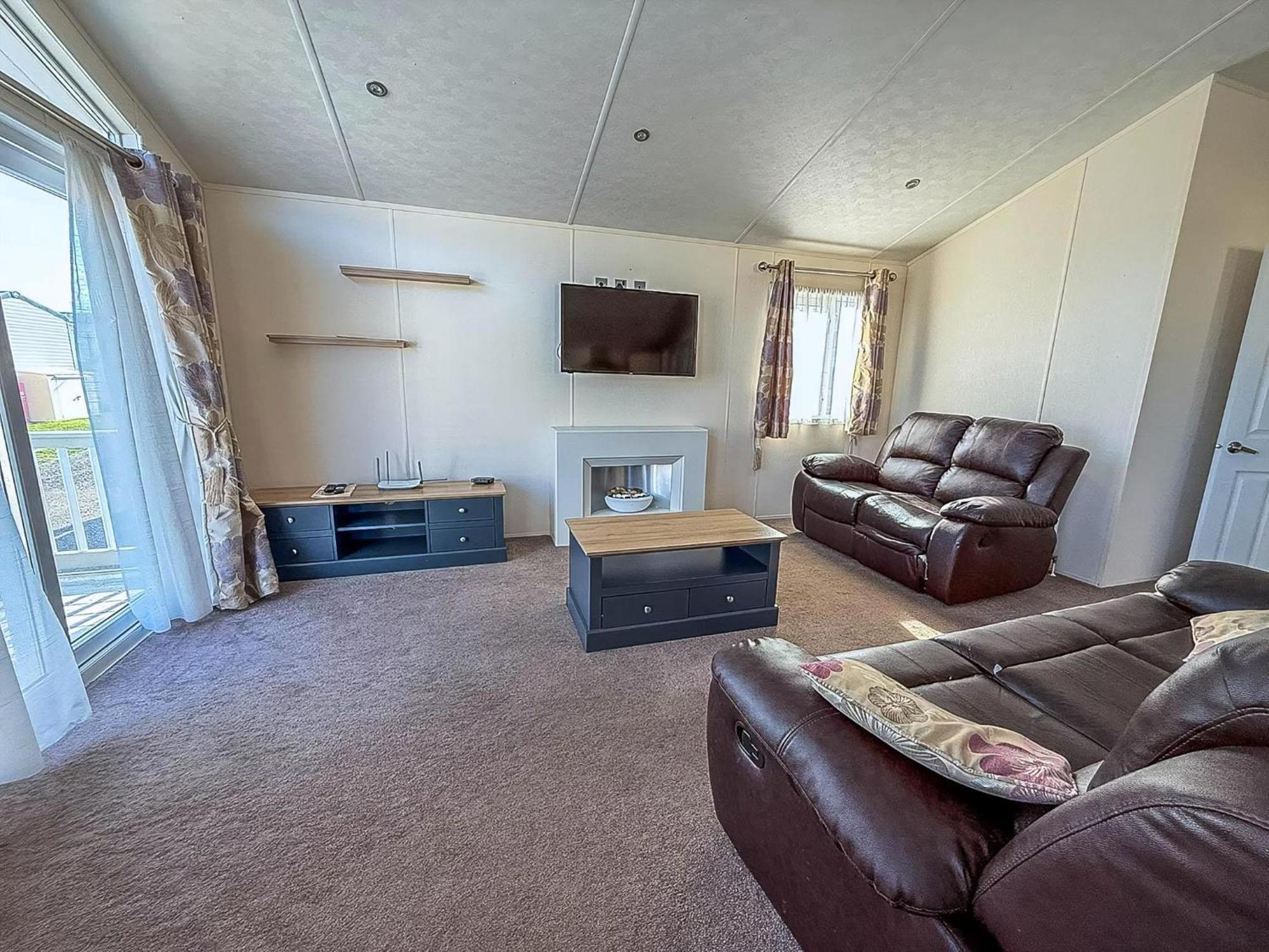 Luxury Lodge At Suffolk Sands Holiday Park Ref 45009Mv Felixstowe Exterior foto