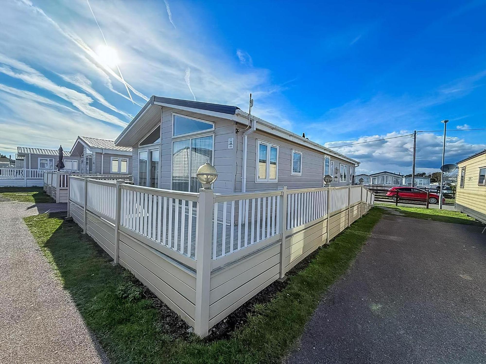 Luxury Lodge At Suffolk Sands Holiday Park Ref 45009Mv Felixstowe Exterior foto
